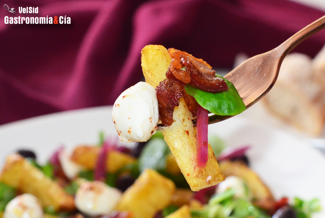 Ensalada de patata, bacon ahumado y mozzarella