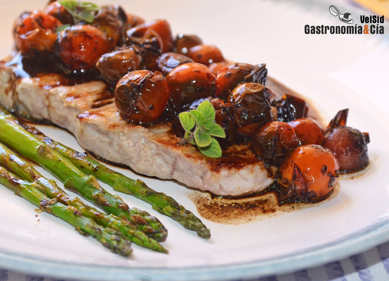 Entrecot de ternera lechal a la parrilla con tomates ch