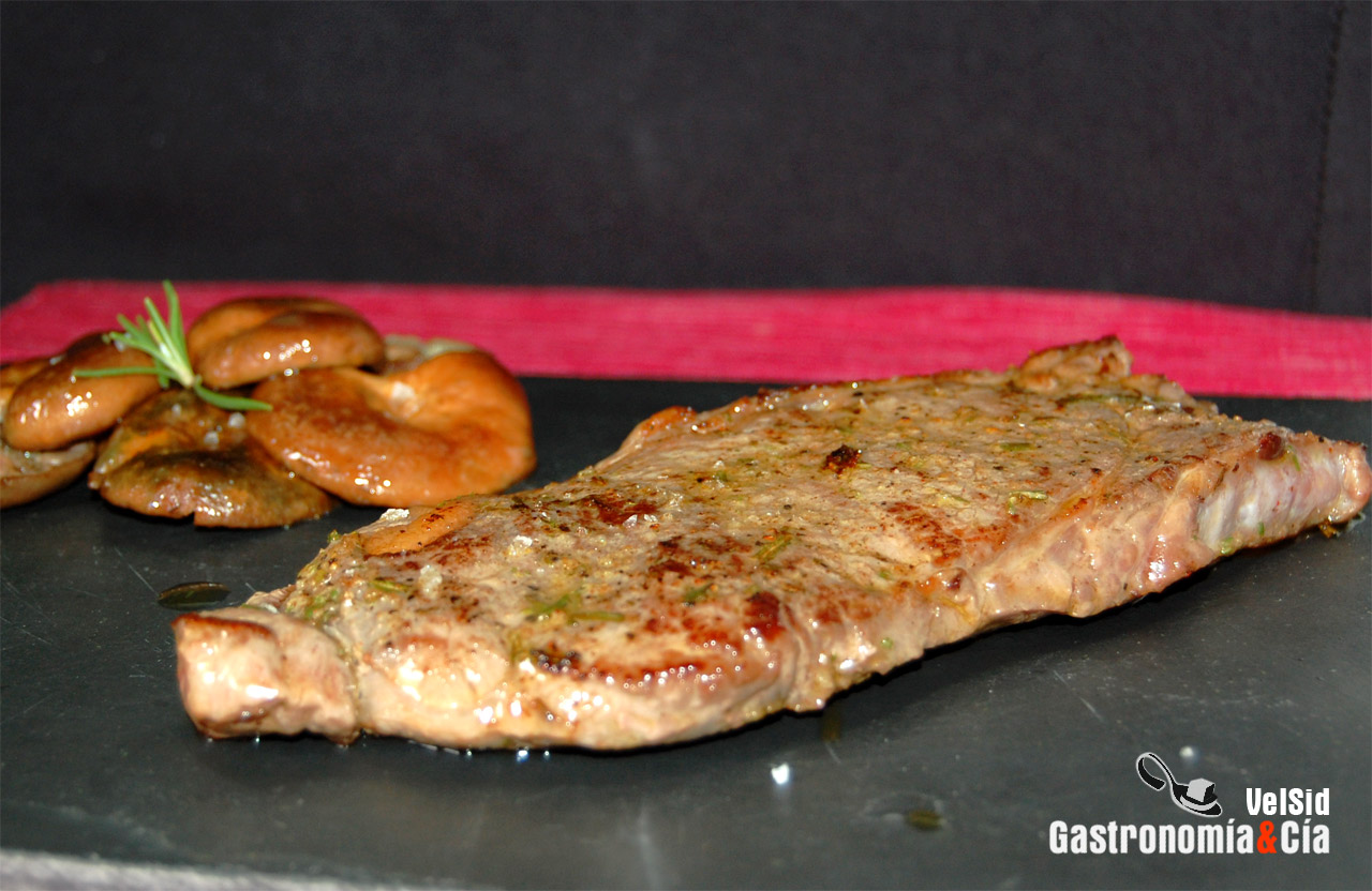 Entrecot al romero con níscalos