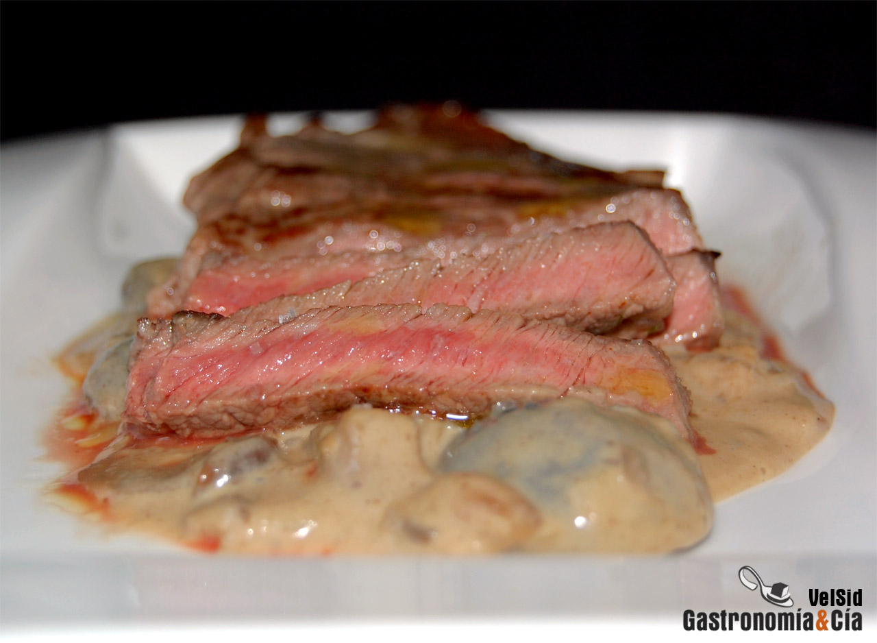 Entrecot con salsa de setas y castañas