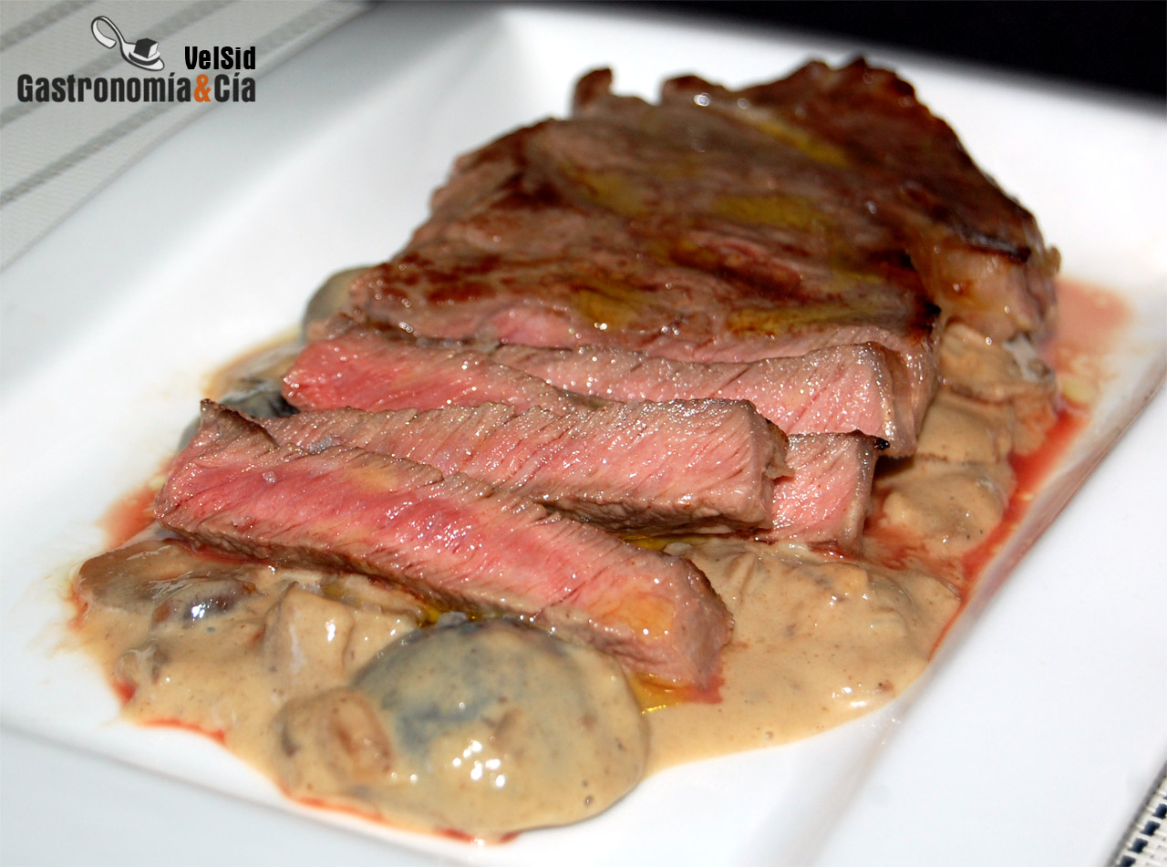 Entrecot con salsa de setas y castañas