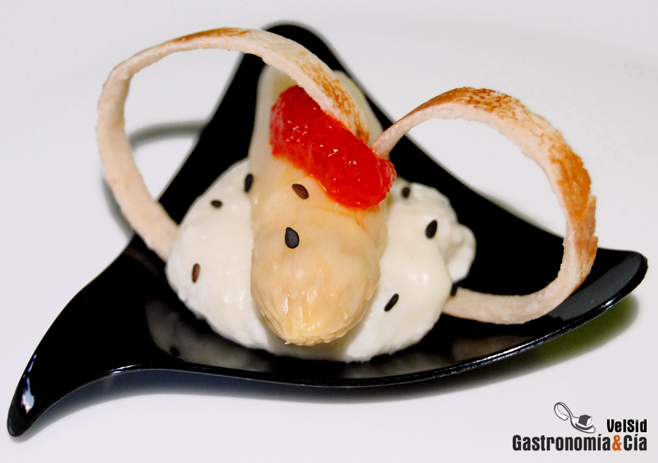 Espárragos, gorgonzola y pimiento