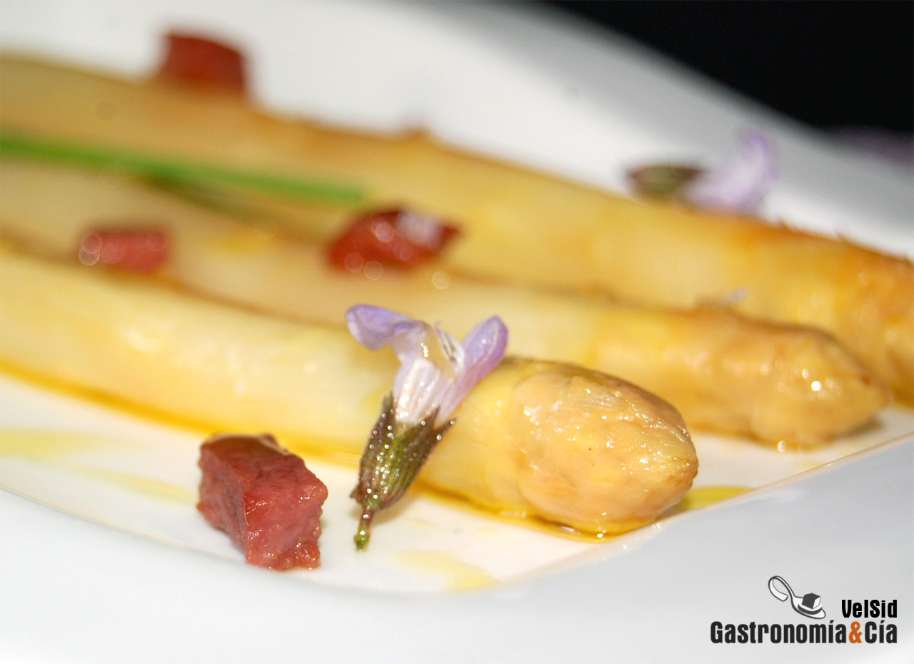 Espárragos de Tudela con jamón