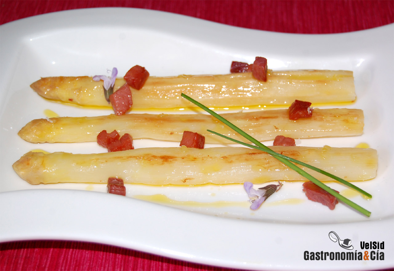 Espárragos de Tudela con jamón