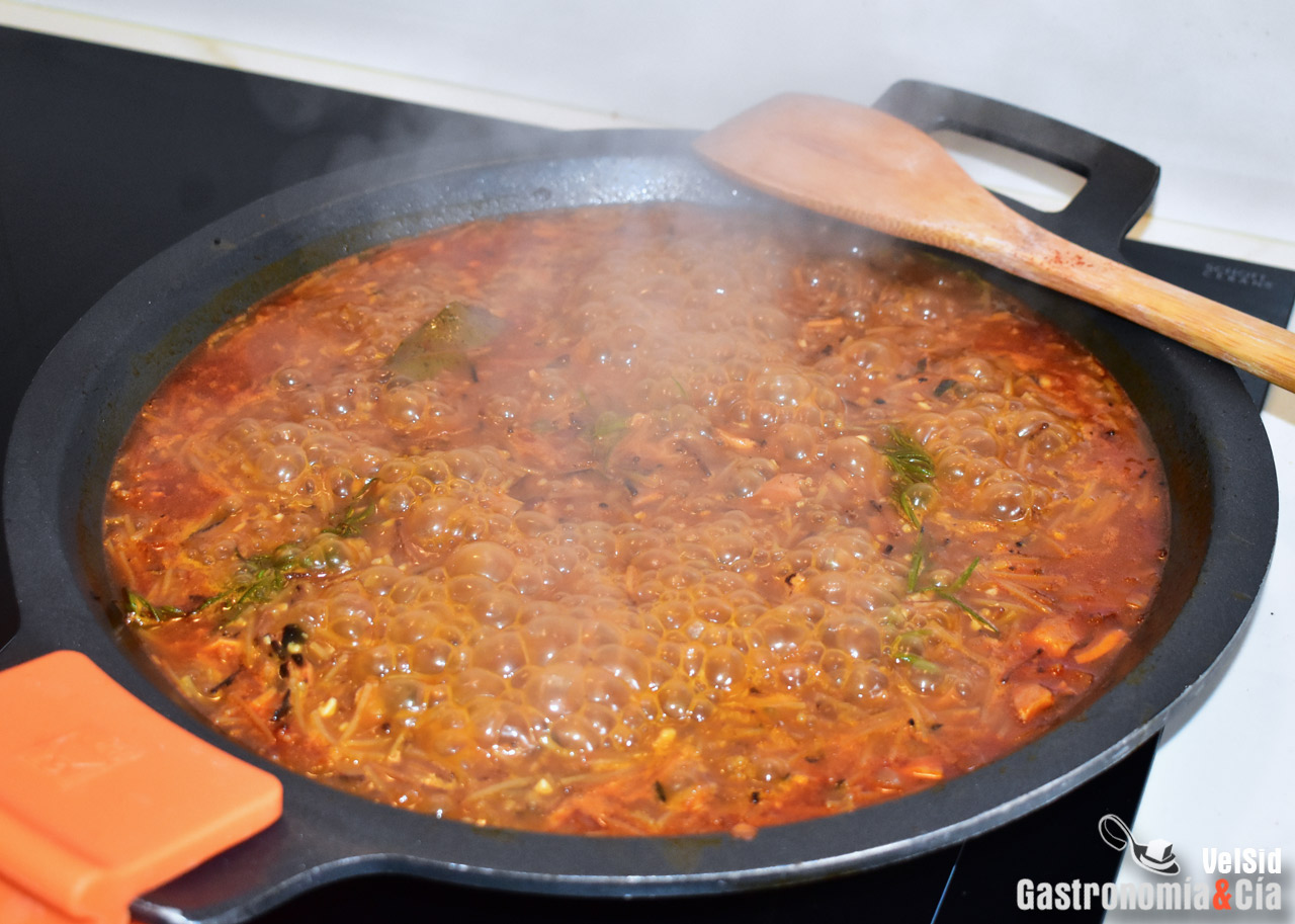 Fideuà de pulpo fácil y deliciosa