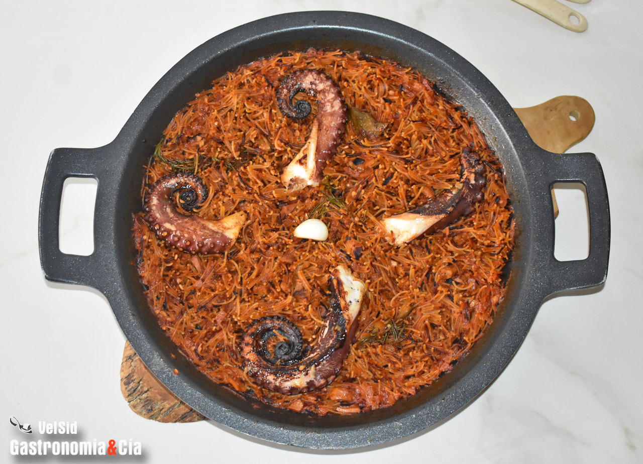 Fideuà de pulpo fácil y deliciosa