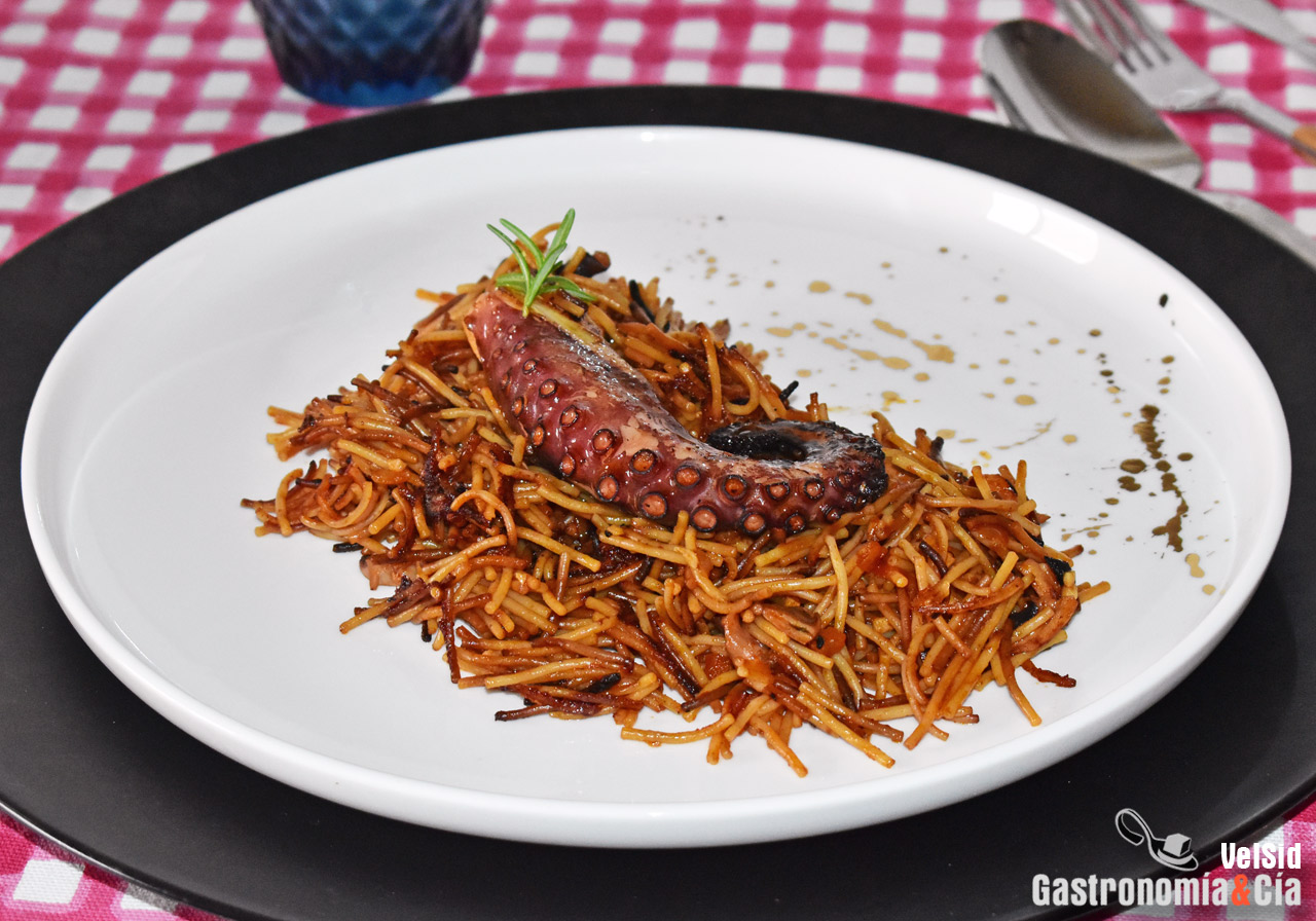 Fideuà de pulpo fácil y deliciosa