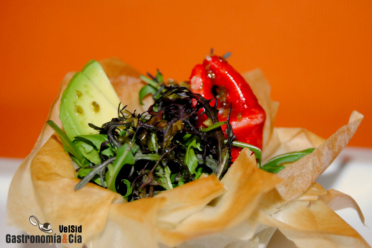 Ensalada en cestita de pasta filo