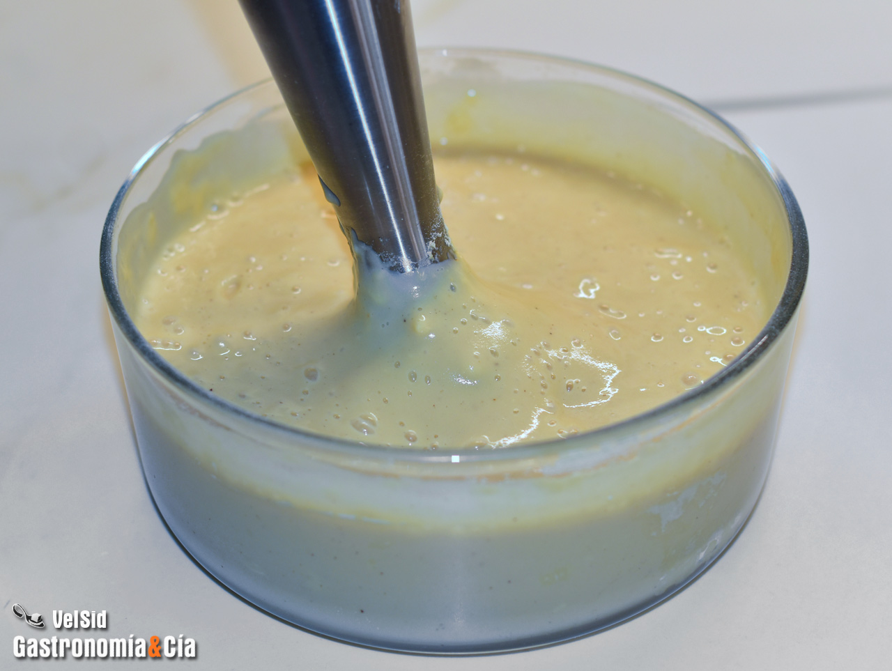 Flan de claras y avellanas