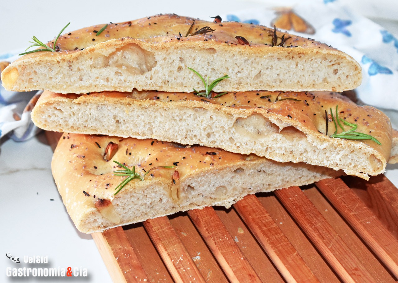 Focaccia de romero y ajo