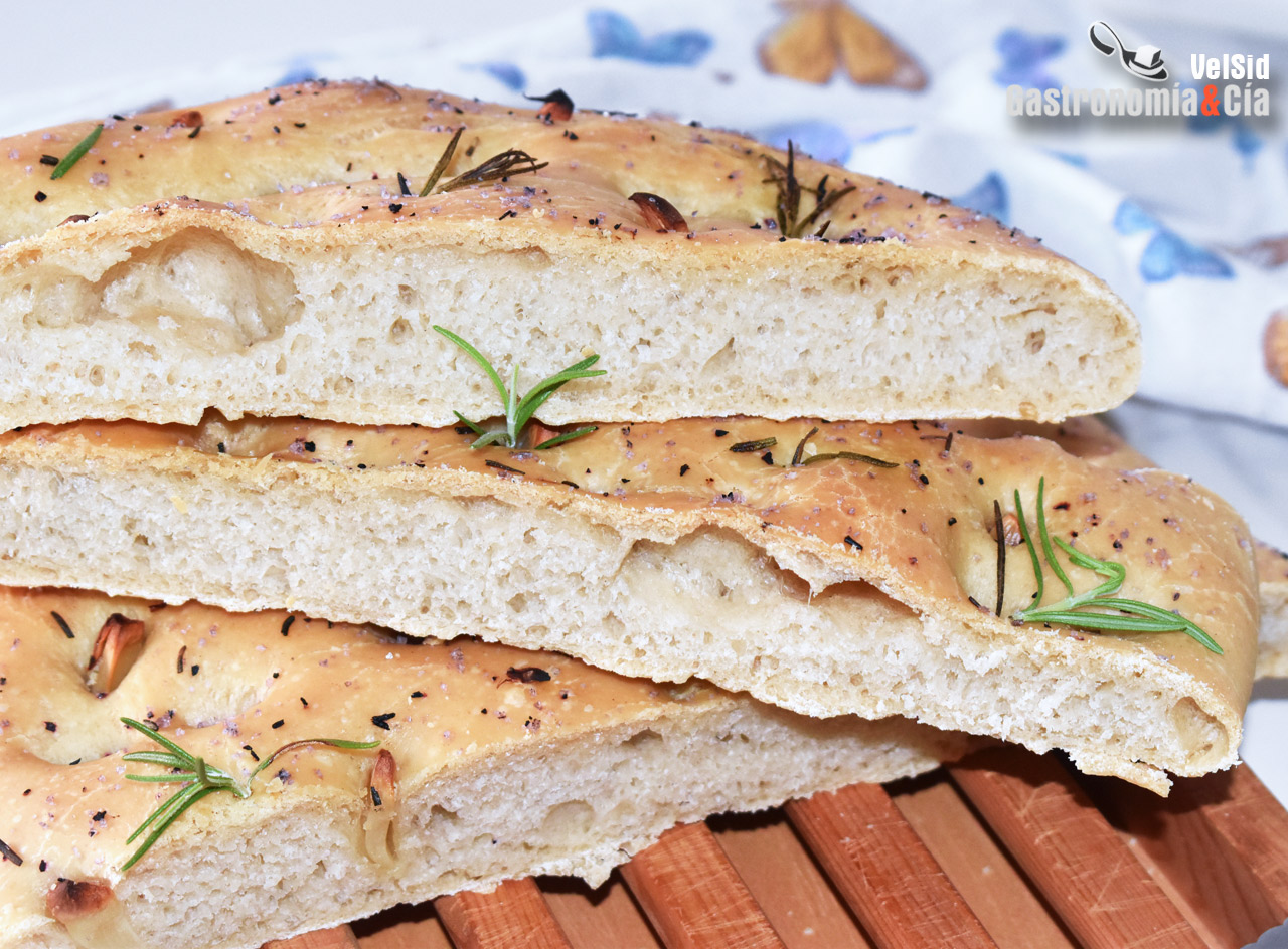 Focaccia de romero y ajo