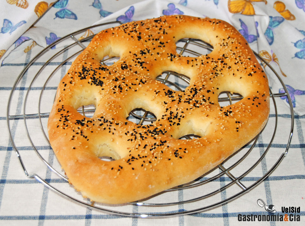 Fougasse con aceite de oliva, sésamo y neguilla