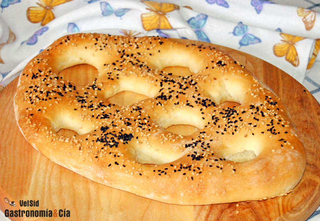 Fougasse con aceite de oliva, sésamo y neguilla
