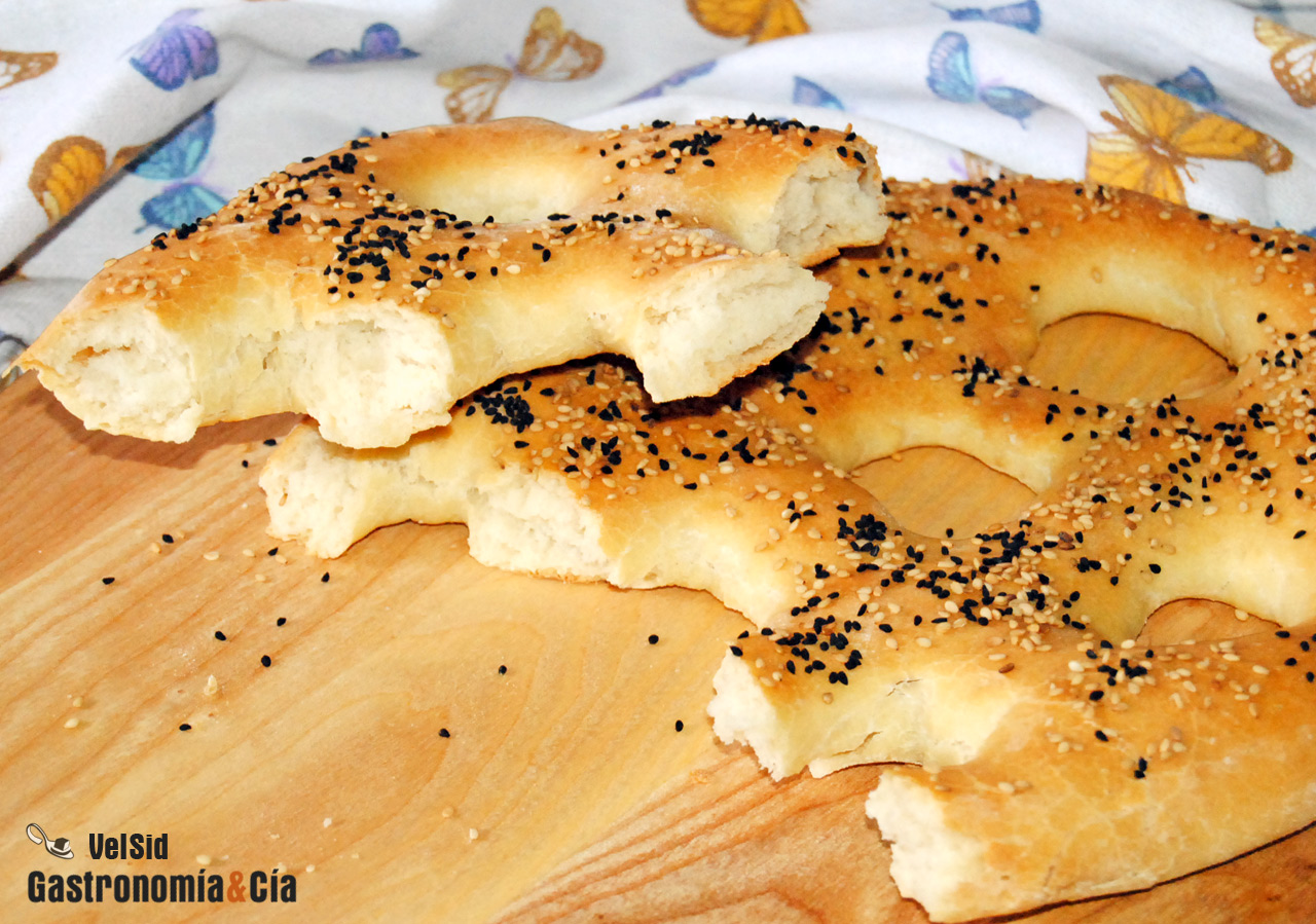 Fougasse con aceite de oliva, sésamo y neguilla
