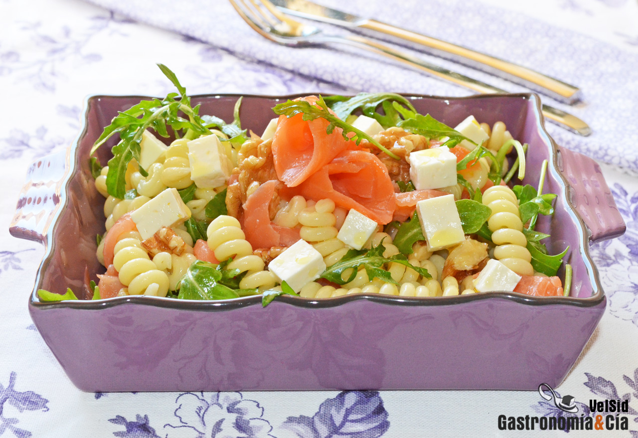 Fusilli con rúcula y salmón ahumado