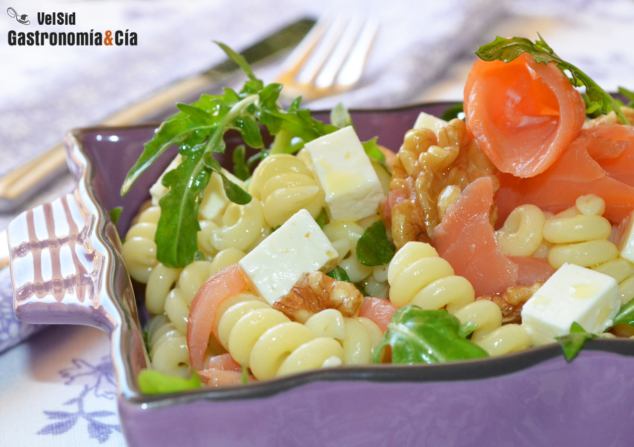 Fusilli con rúcula y salmón ahumado