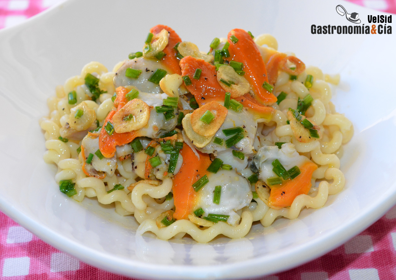 Fusilli lunghi con concha fina al ajillo