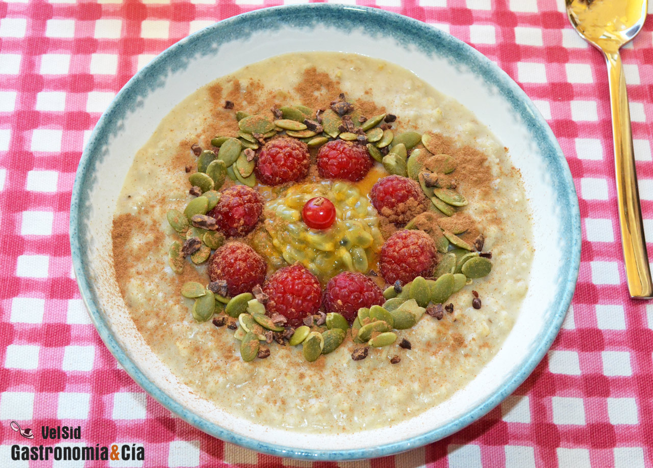 Porridge con fruta de la pasión y frambuesas