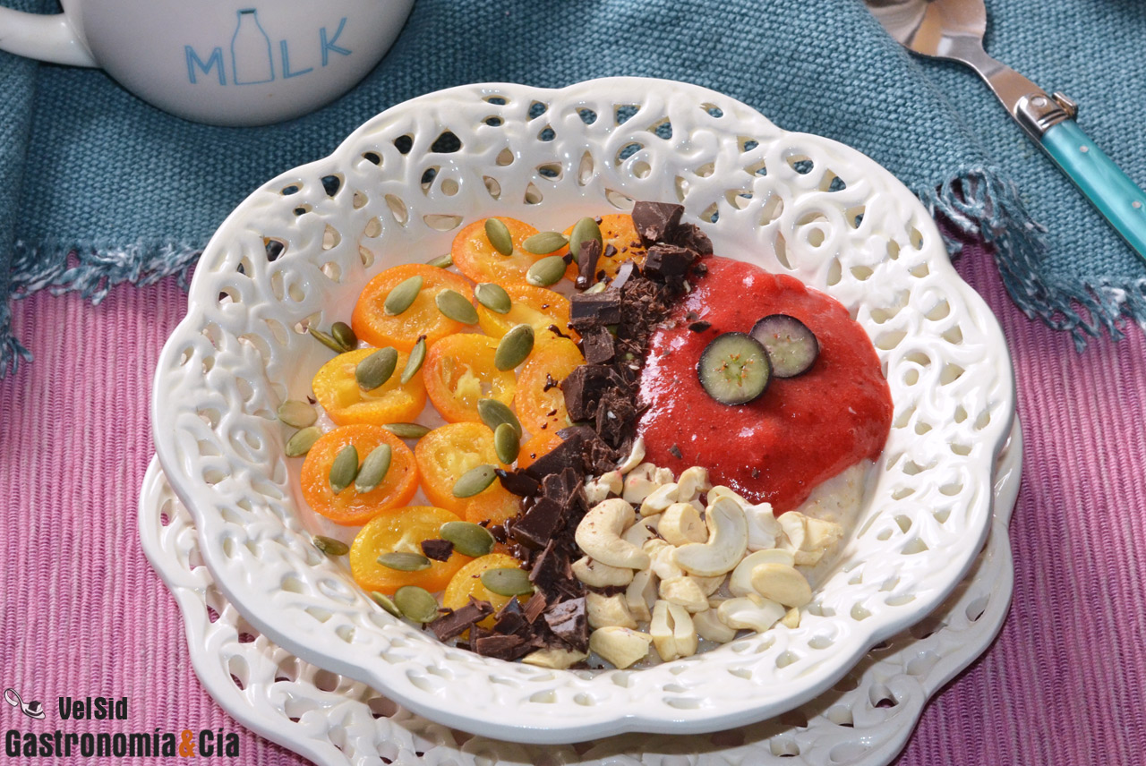 Porridge con kumquat y mermelada de fresa
