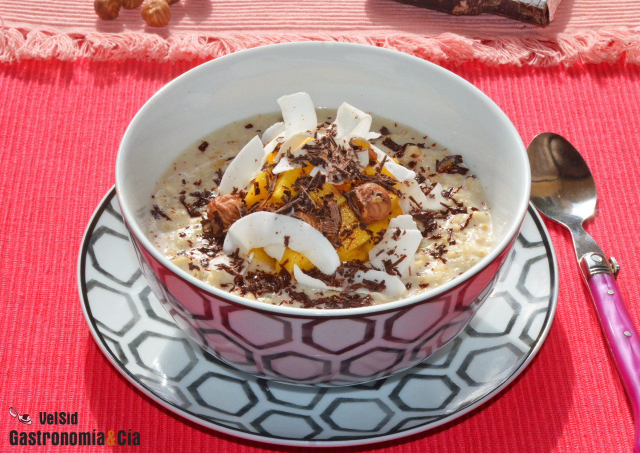 Gachas de avena con mango y coco