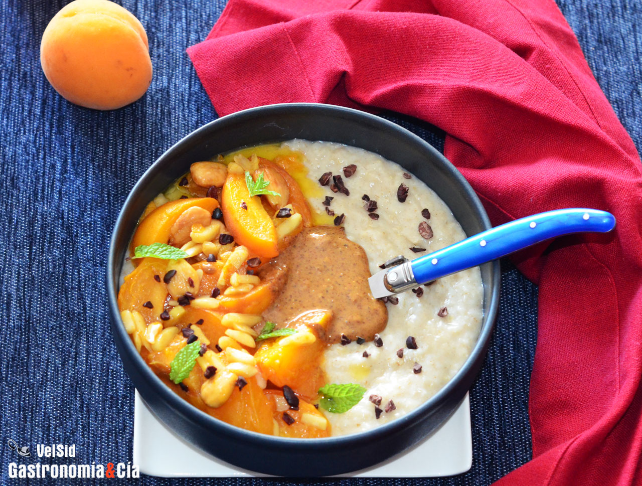 Porridge con albaricoques y almendras