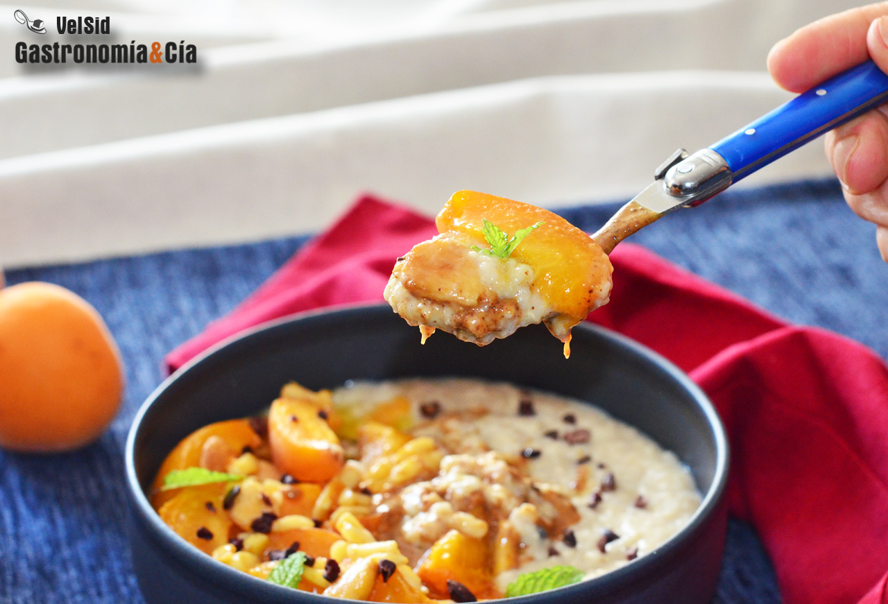 Porridge con albaricoques y almendras