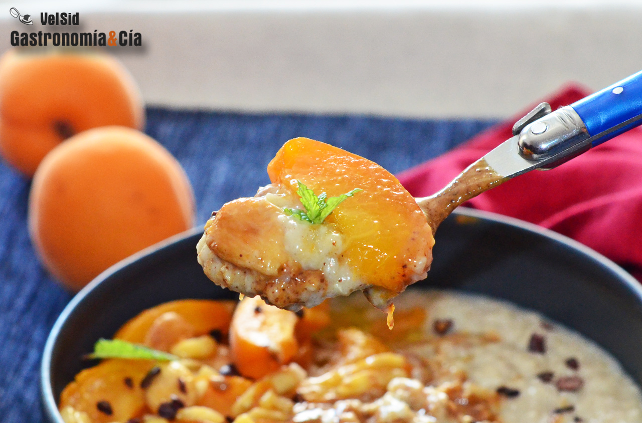 Porridge con albaricoques y almendras