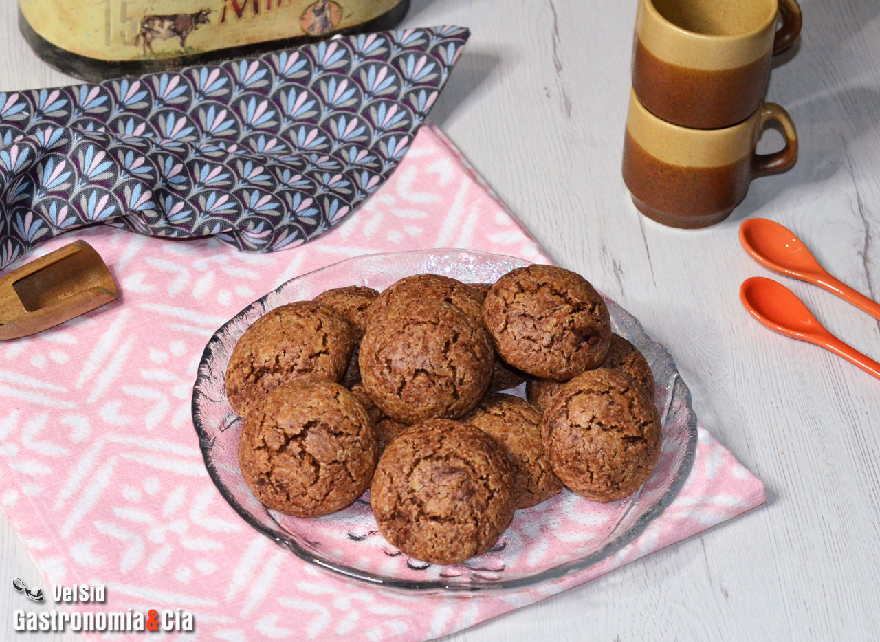 Galletas de cacao y cacahuete con especias cálidas