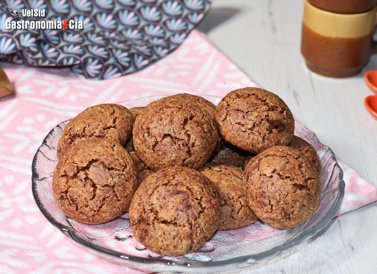 Galletas de cacao y cacahuete con especias cálidas