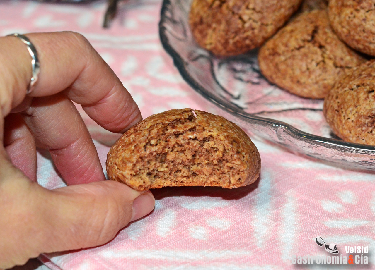 Galletas de cacao y cacahuete con especias cálidas