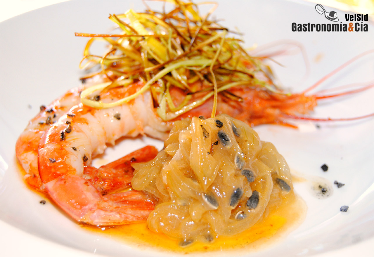 Gambones con cebolla y fruta de la pasión