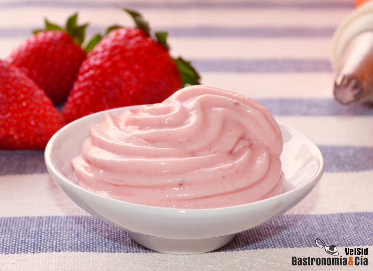 Ganache de chocolate blanco y fresas para tartas