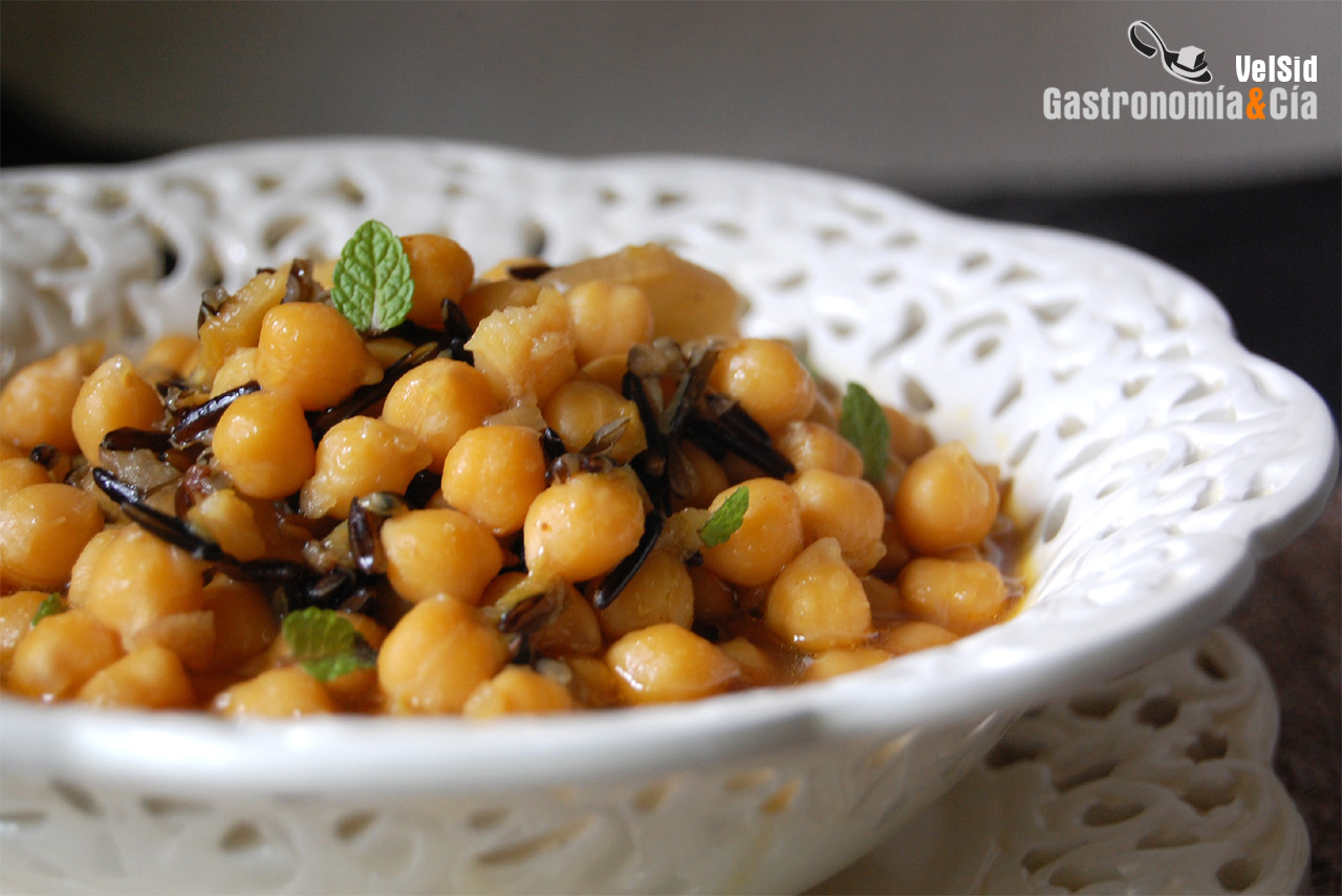 Garbanzos con arroz salvaje