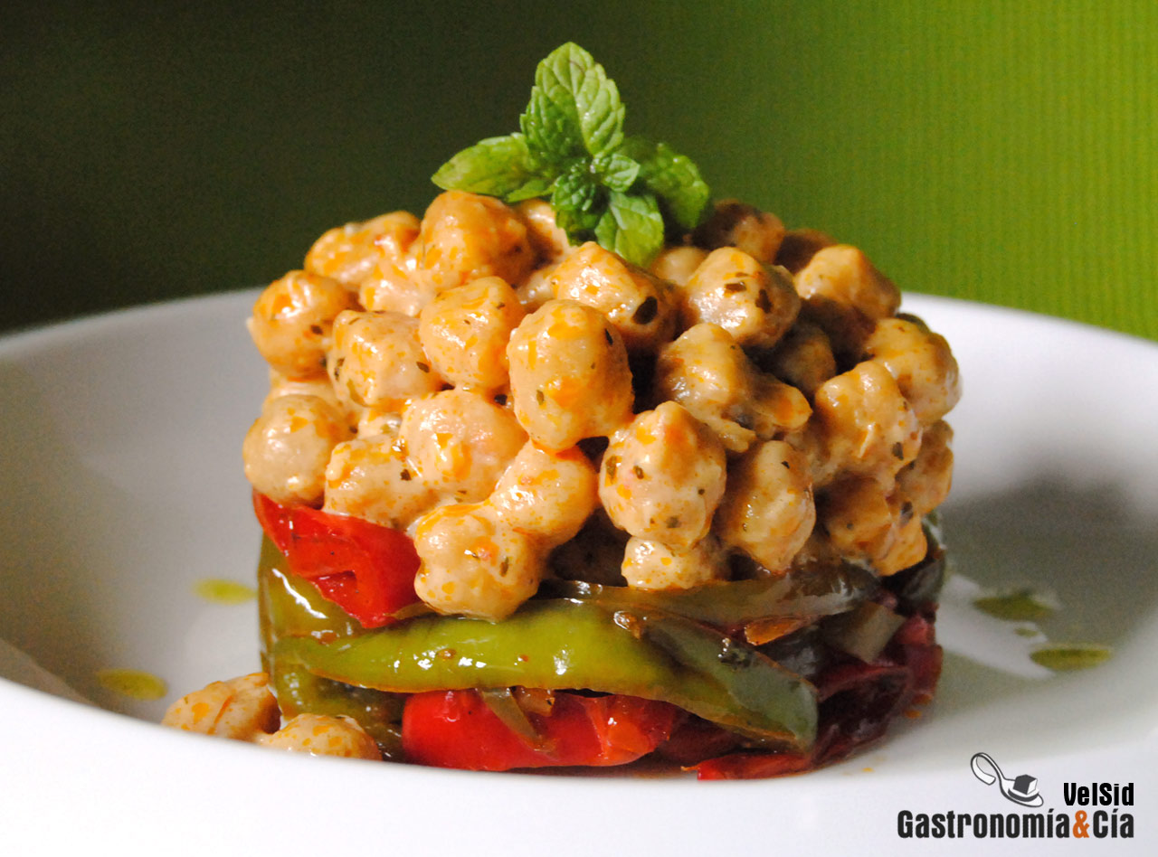 Garbanzos con queso de cabra y pimientos