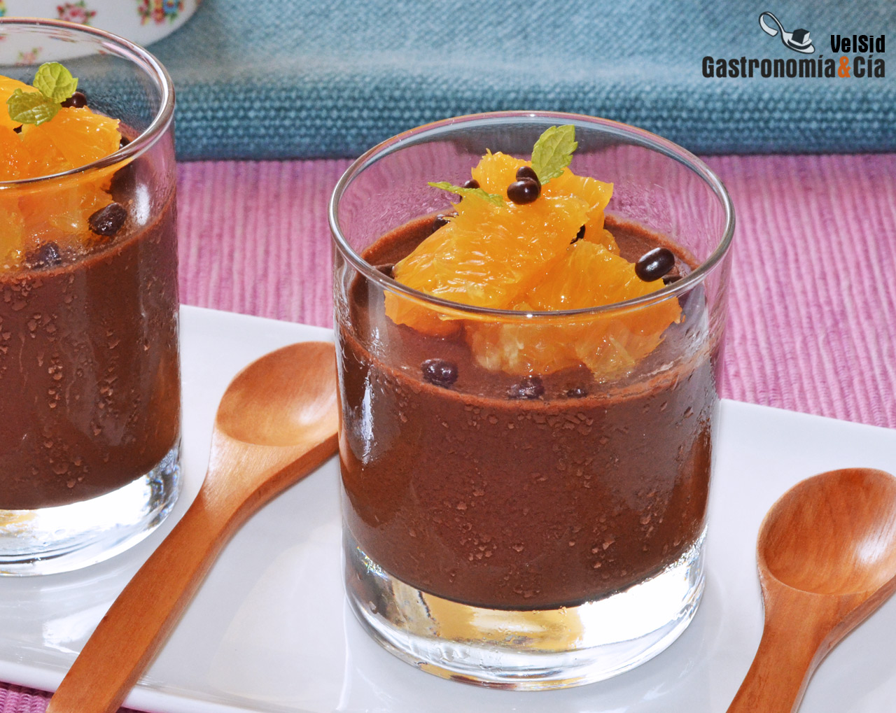 Gelatina de chocolate vegana con naranja natural, un po