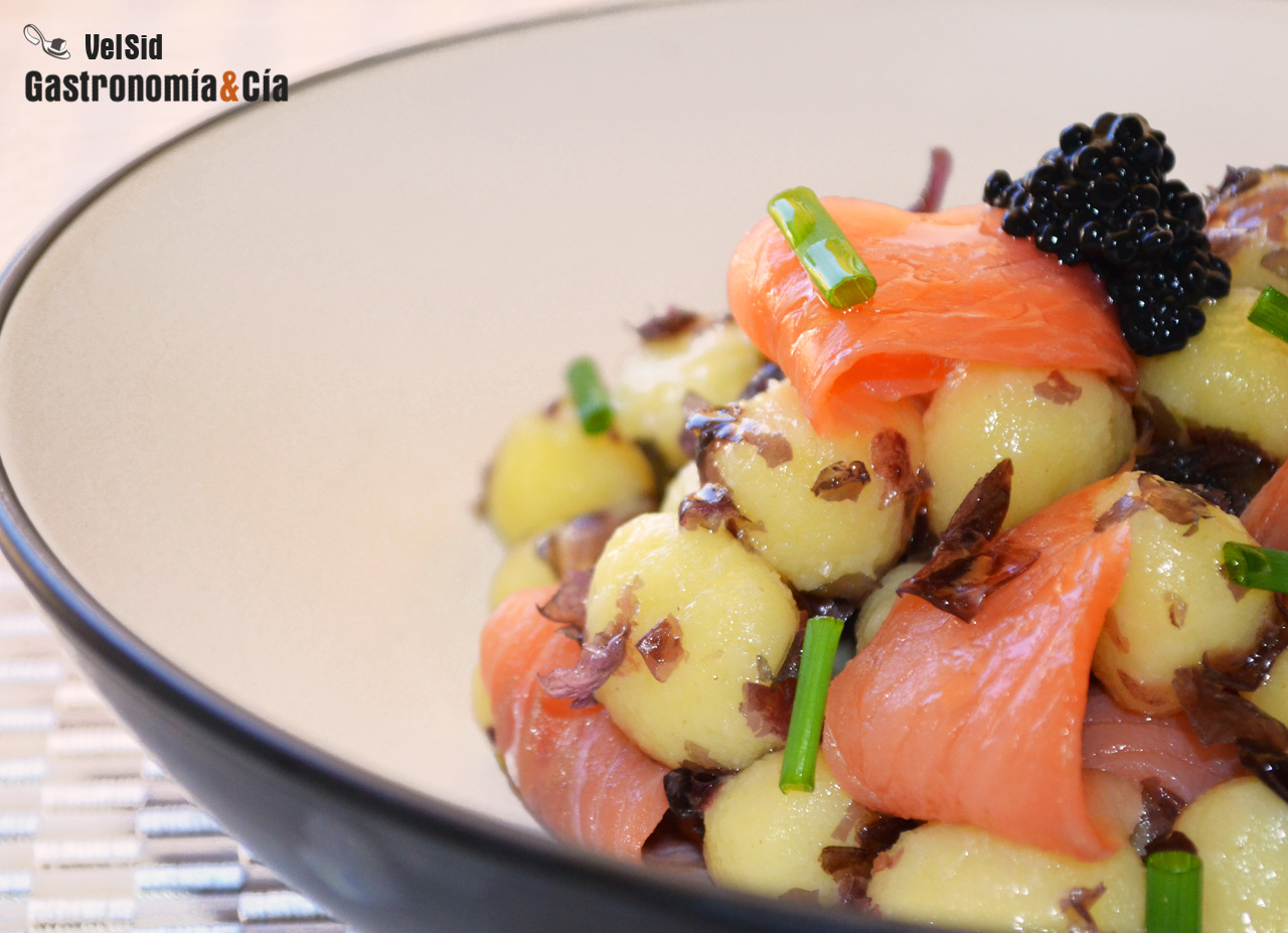 Ñoquis con salmón y alga nori