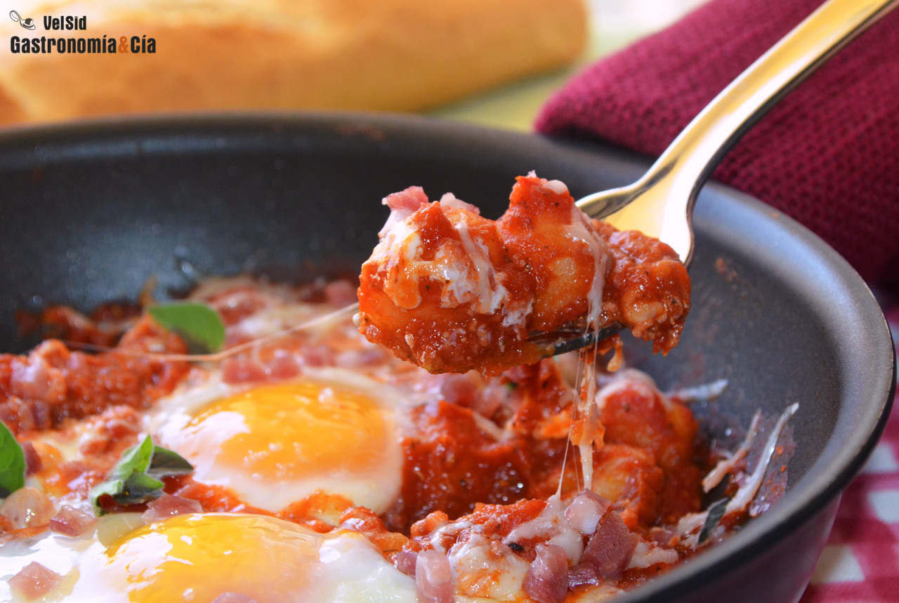 Ñoquis con huevos a la sartén