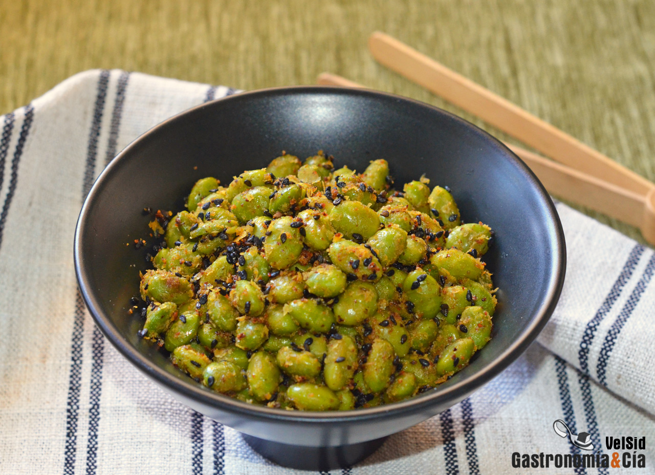 Habas de soja con sésamo y tajín