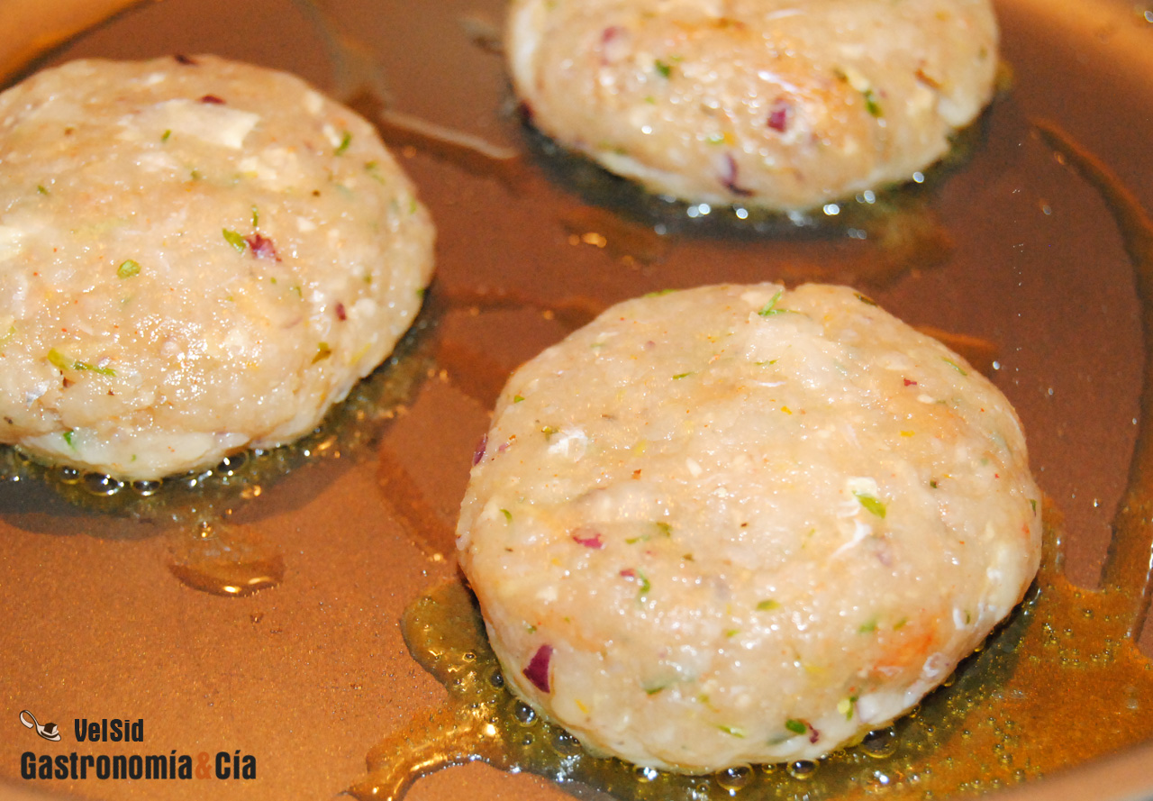 Hamburguesa de pescado con mayonesa de wasabi y ponzu