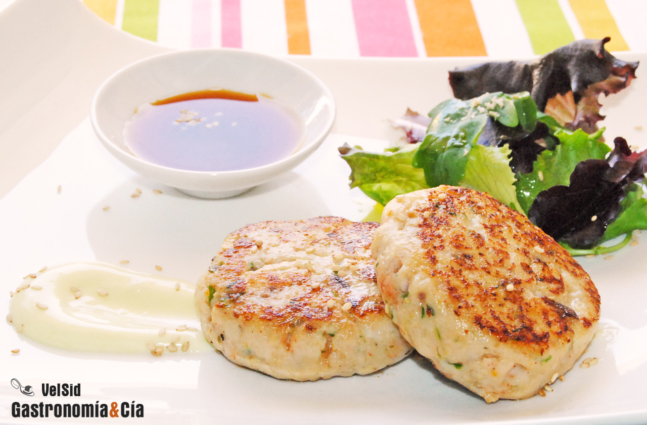 Hamburguesa de pescado con mayonesa de wasabi y ponzu