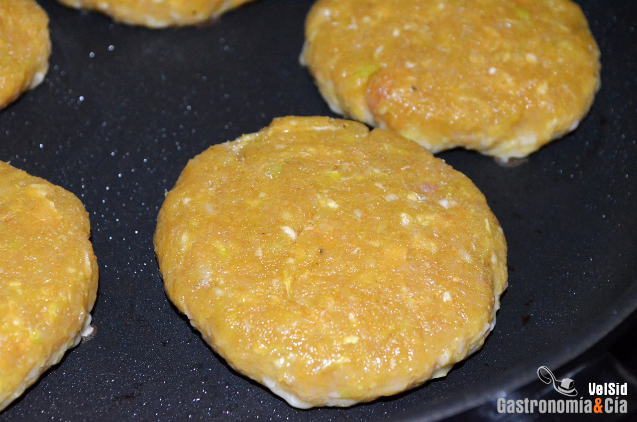 Hamburguesas de merluza con ensalada de alubias de Sant