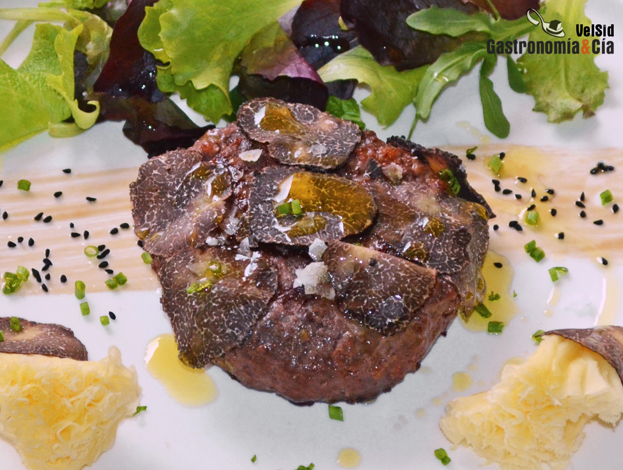 Hamburguesa de rubia gallega con trufa negra y Tête de 