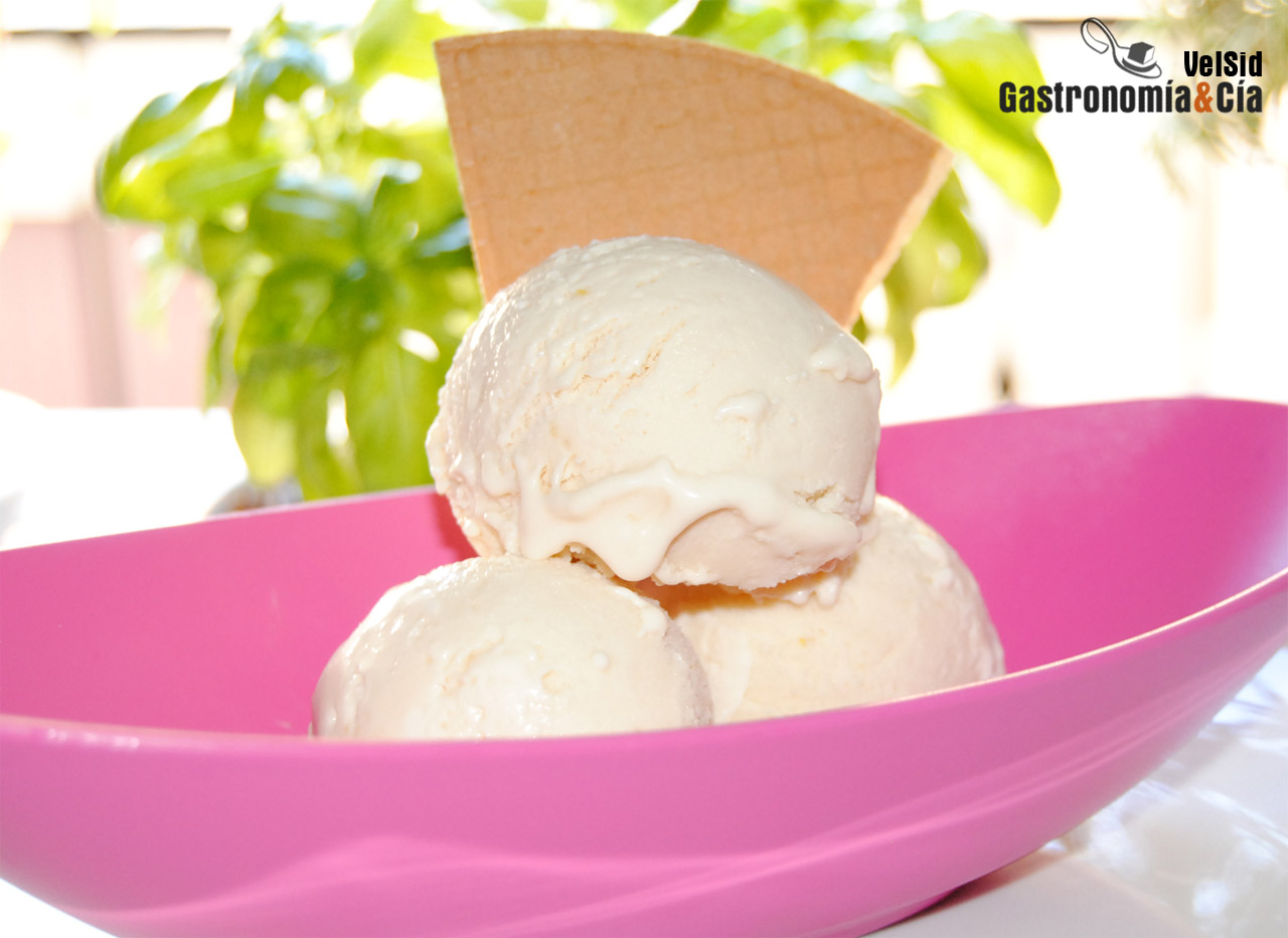 Helado de crema de limón