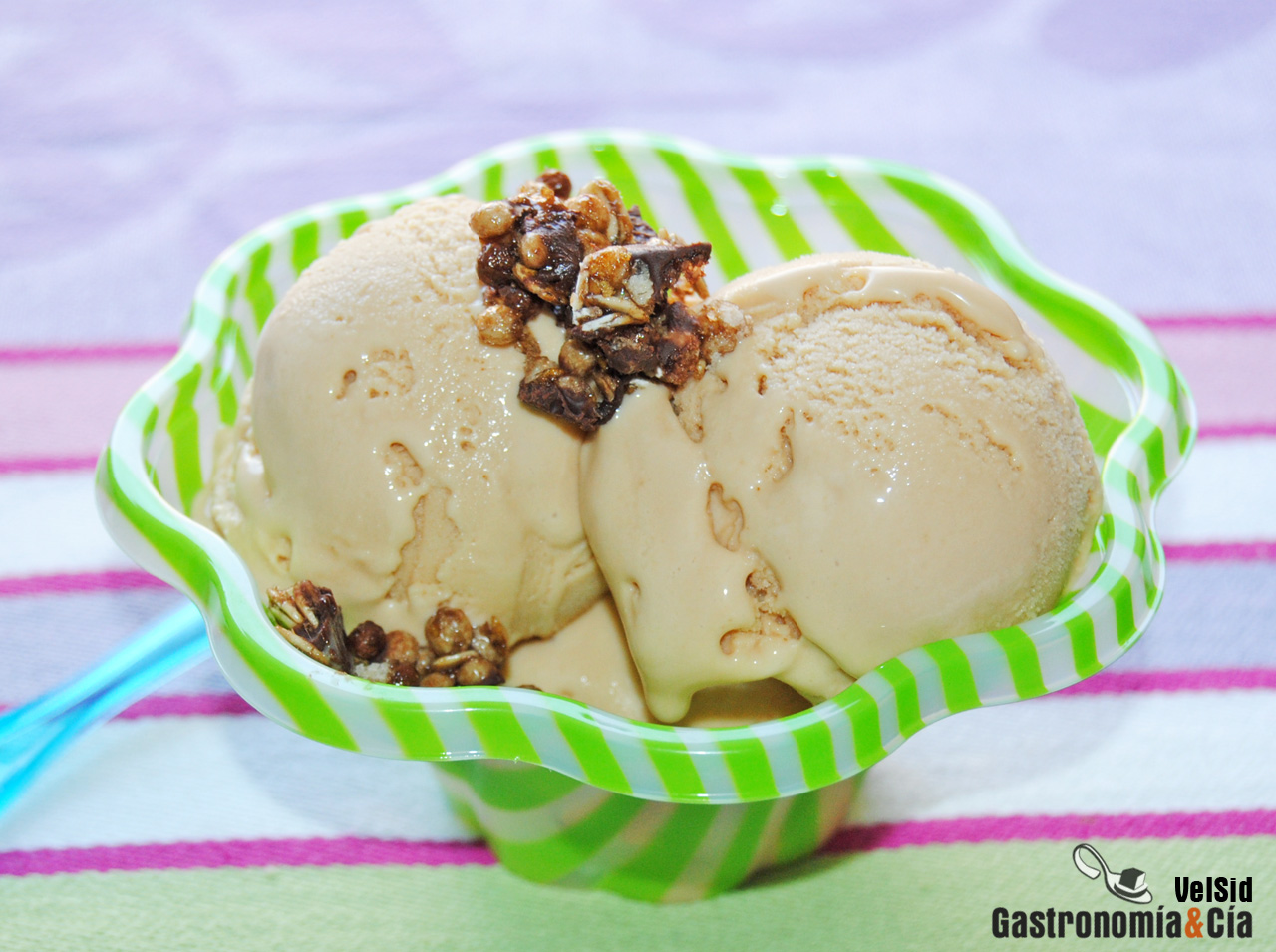 Cómo hacer helado casero con yogur y dulce de leche