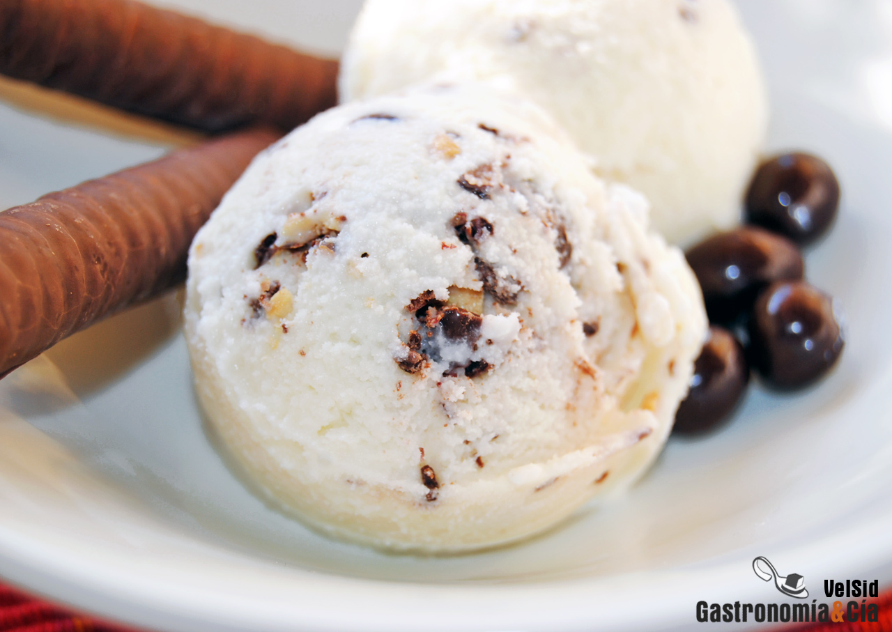 Helado de nata y Conguitos