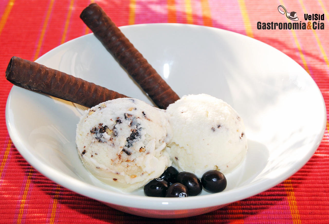 Helado de nata y Conguitos