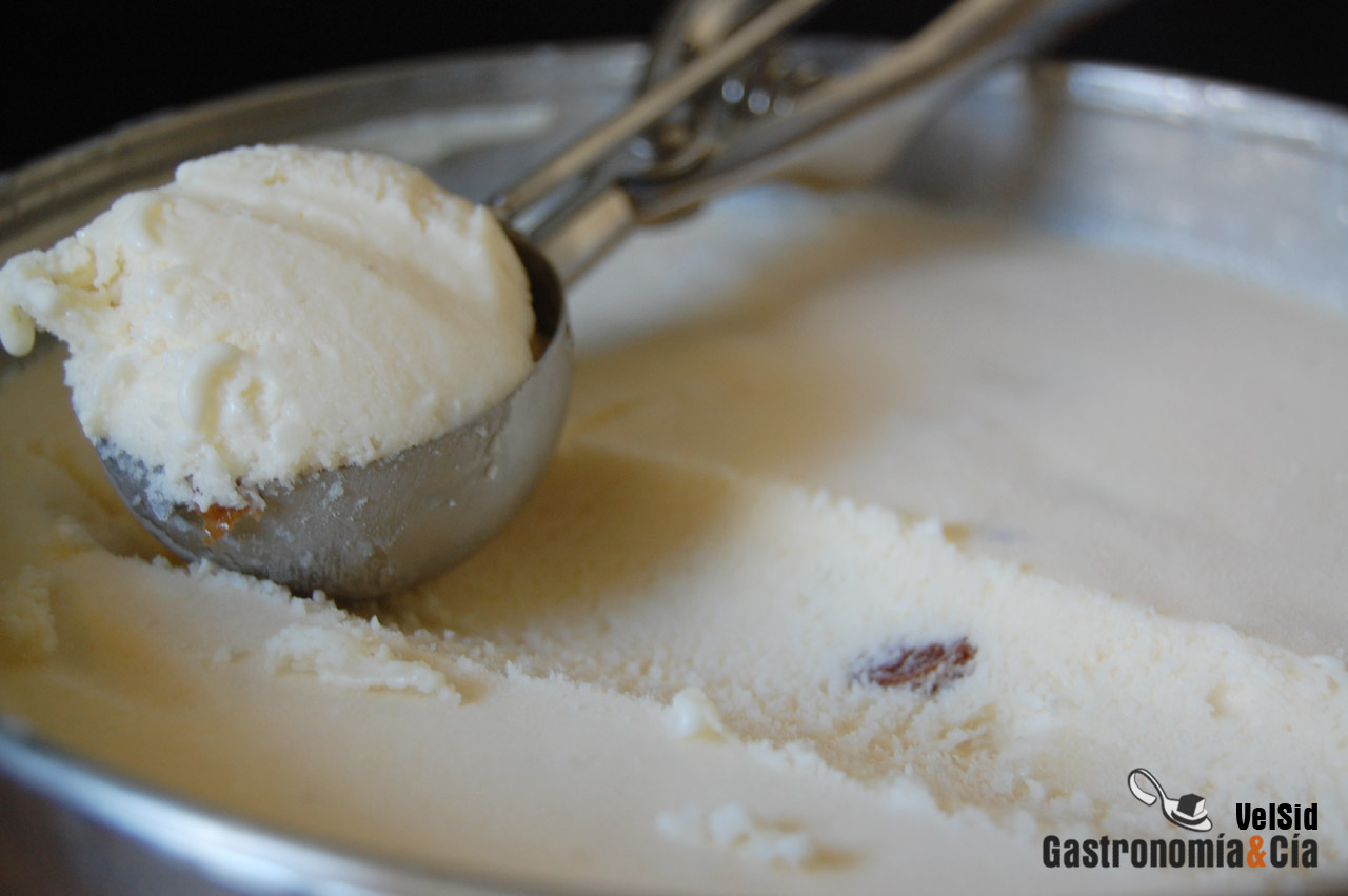 Helado de pasas al ron