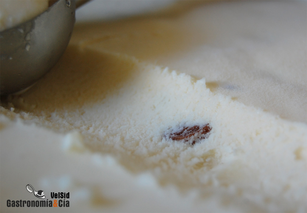 Helado de pasas al ron