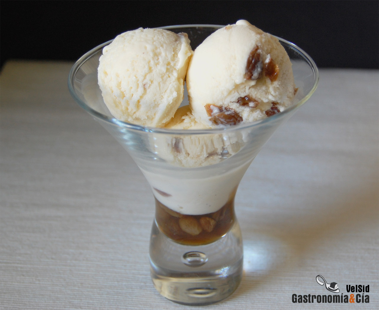 Helado de pasas al ron
