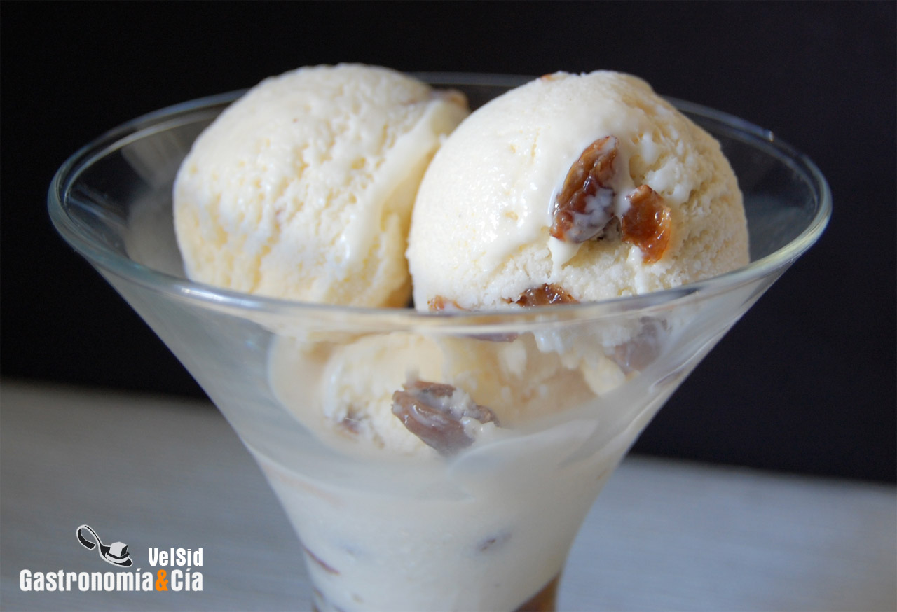 Helado de pasas al ron